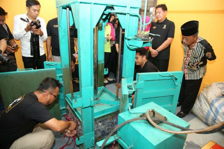 Sampah Plastik Seharga Emas